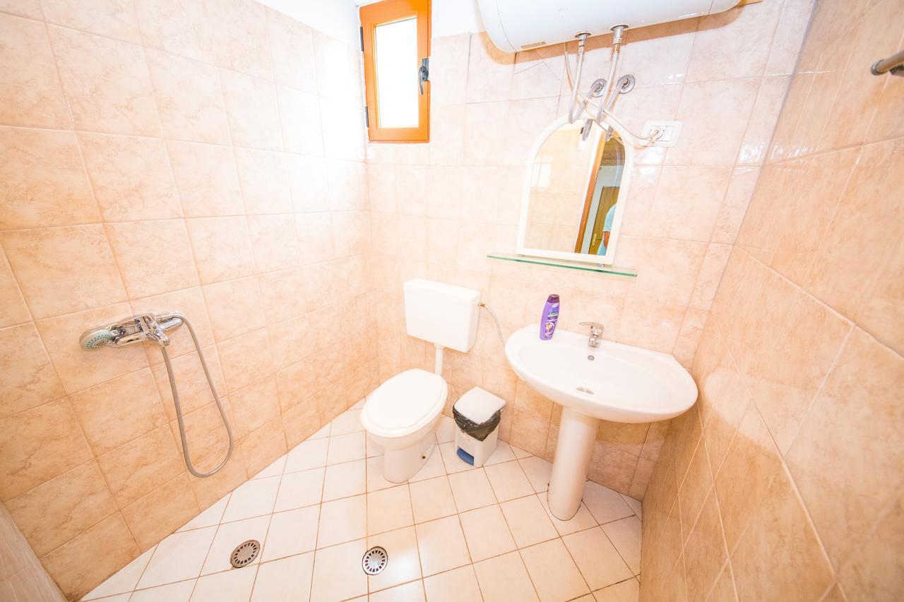 Isi Rooms Vlorë Habitación foto